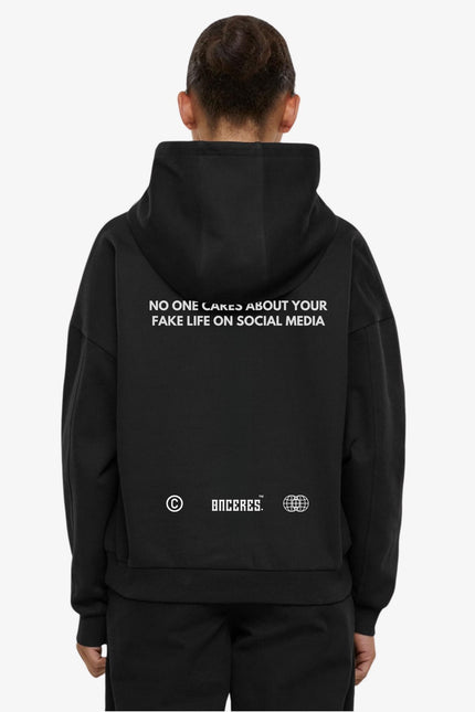 No one cares about your fake life - Onceres™