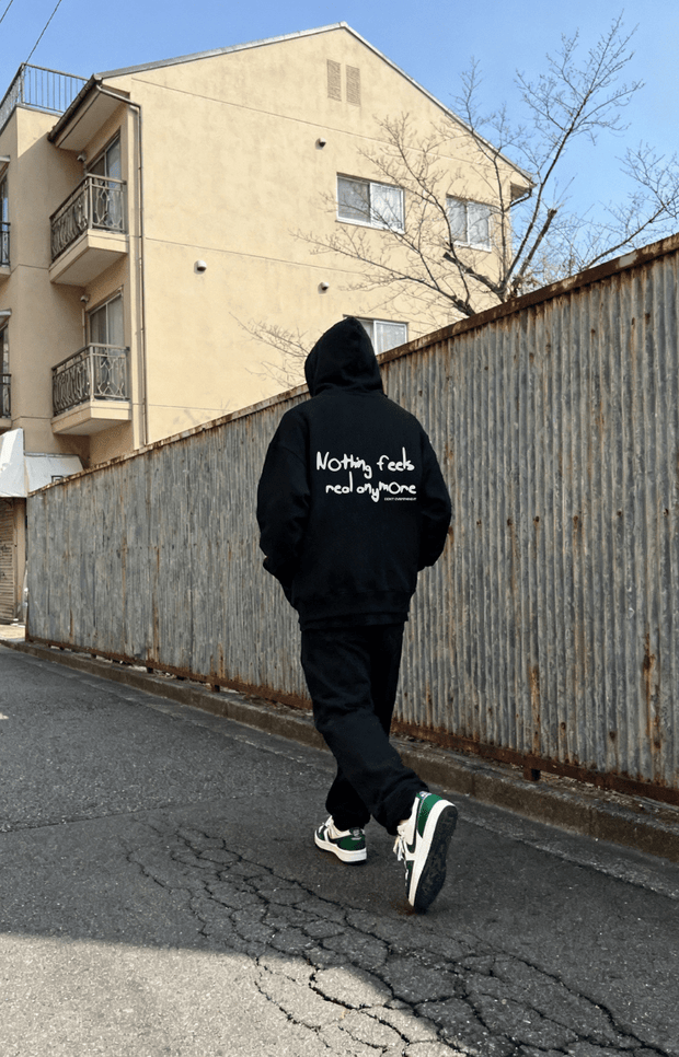 Nothing feels real anymore - Onceres™