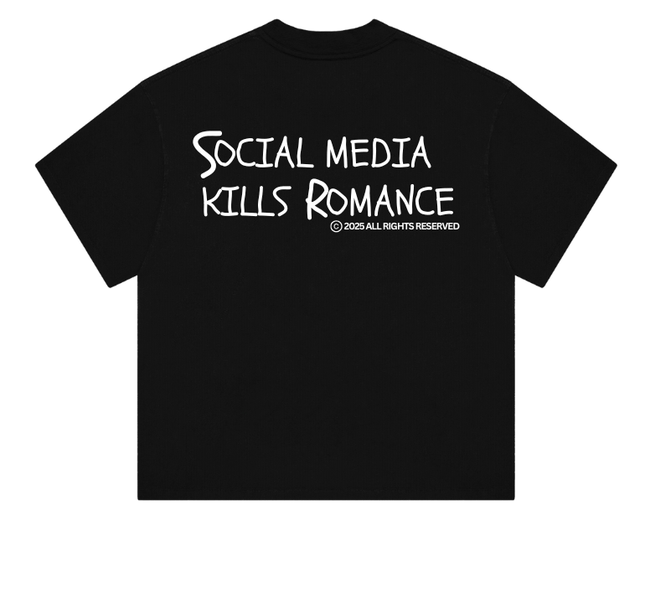 SOCIAL MEDIA KILLS ROMANCE - Onceres™