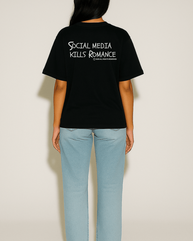 SOCIAL MEDIA KILLS ROMANCE - Onceres™