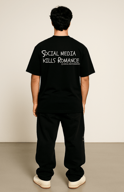 SOCIAL MEDIA KILLS ROMANCE - Onceres™