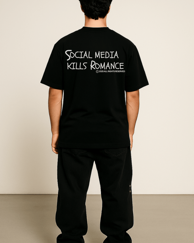 SOCIAL MEDIA KILLS ROMANCE - Onceres™