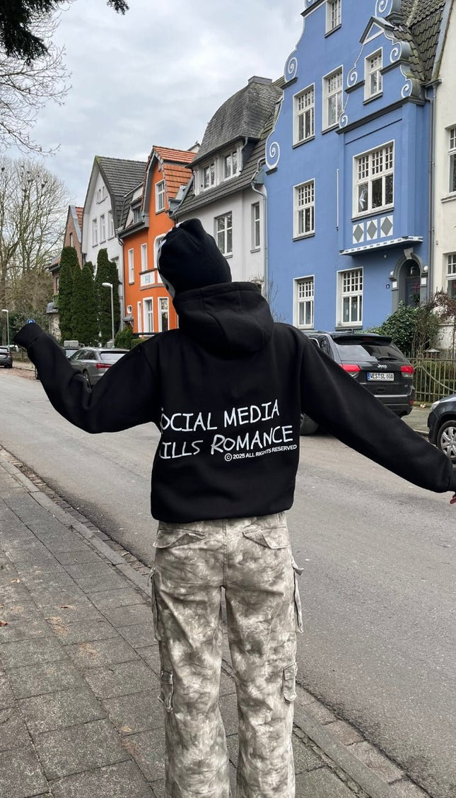 social media kills romance - Onceres™