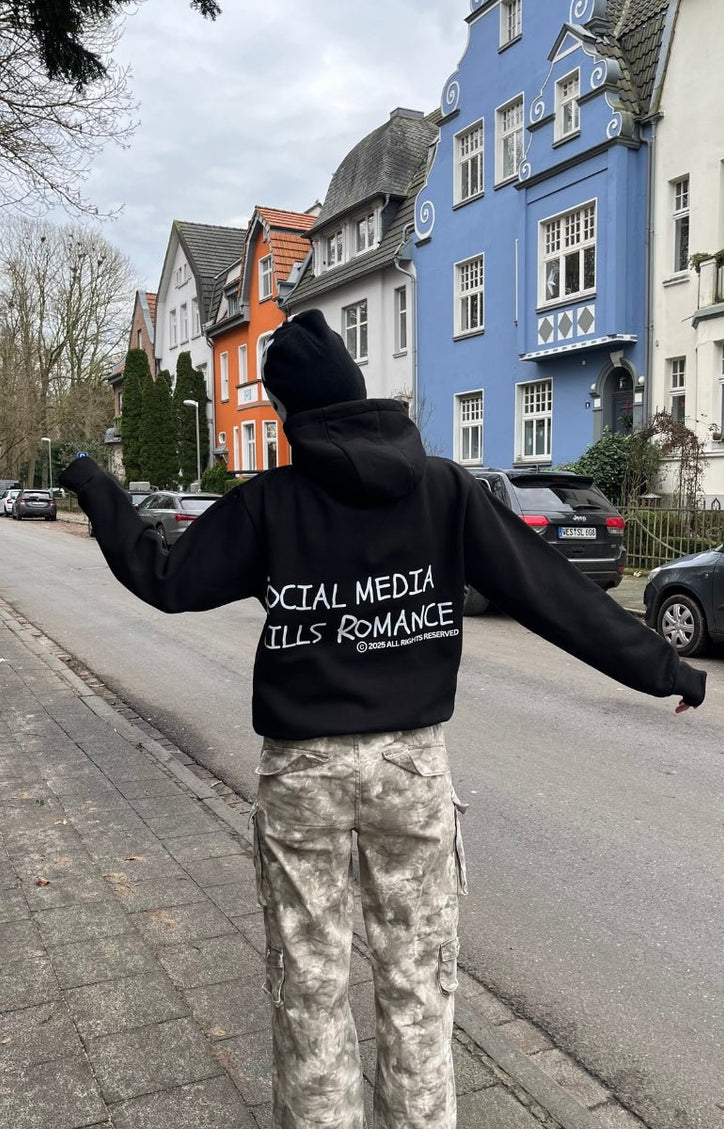social media kills romance - Onceres™