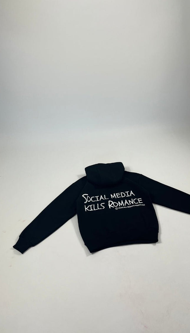 social media kills romance - Onceres™