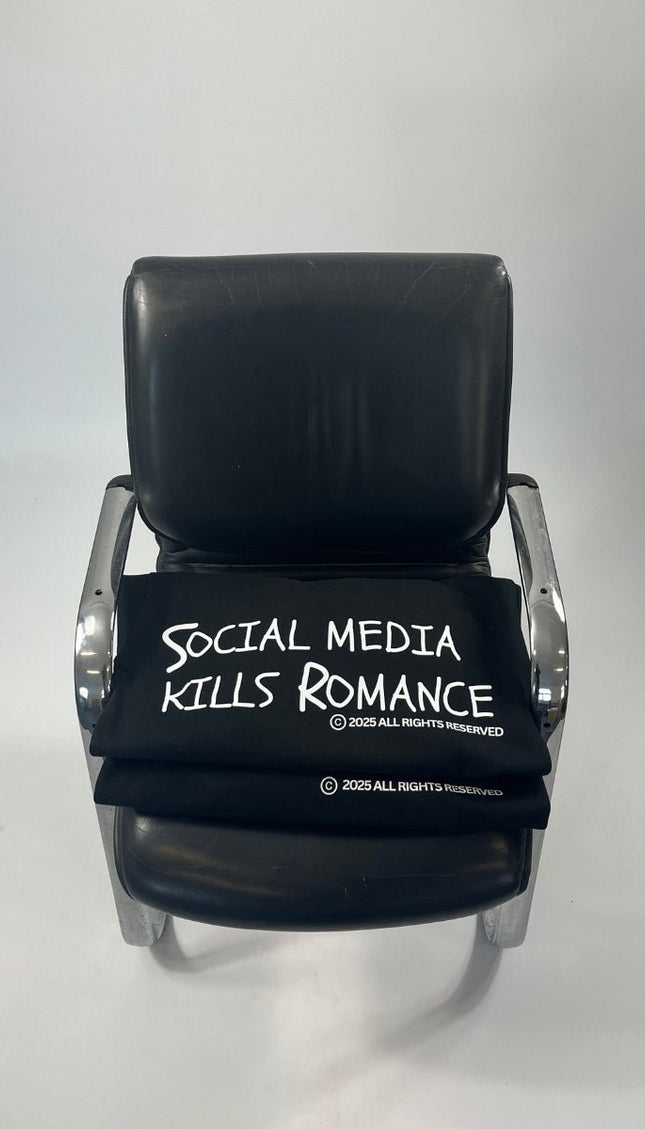 social media kills romance - Onceres™