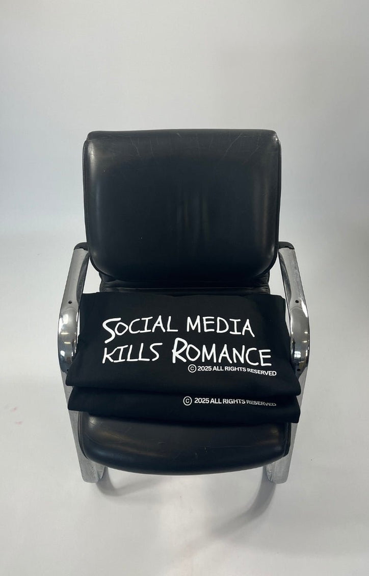 social media kills romance - Onceres™